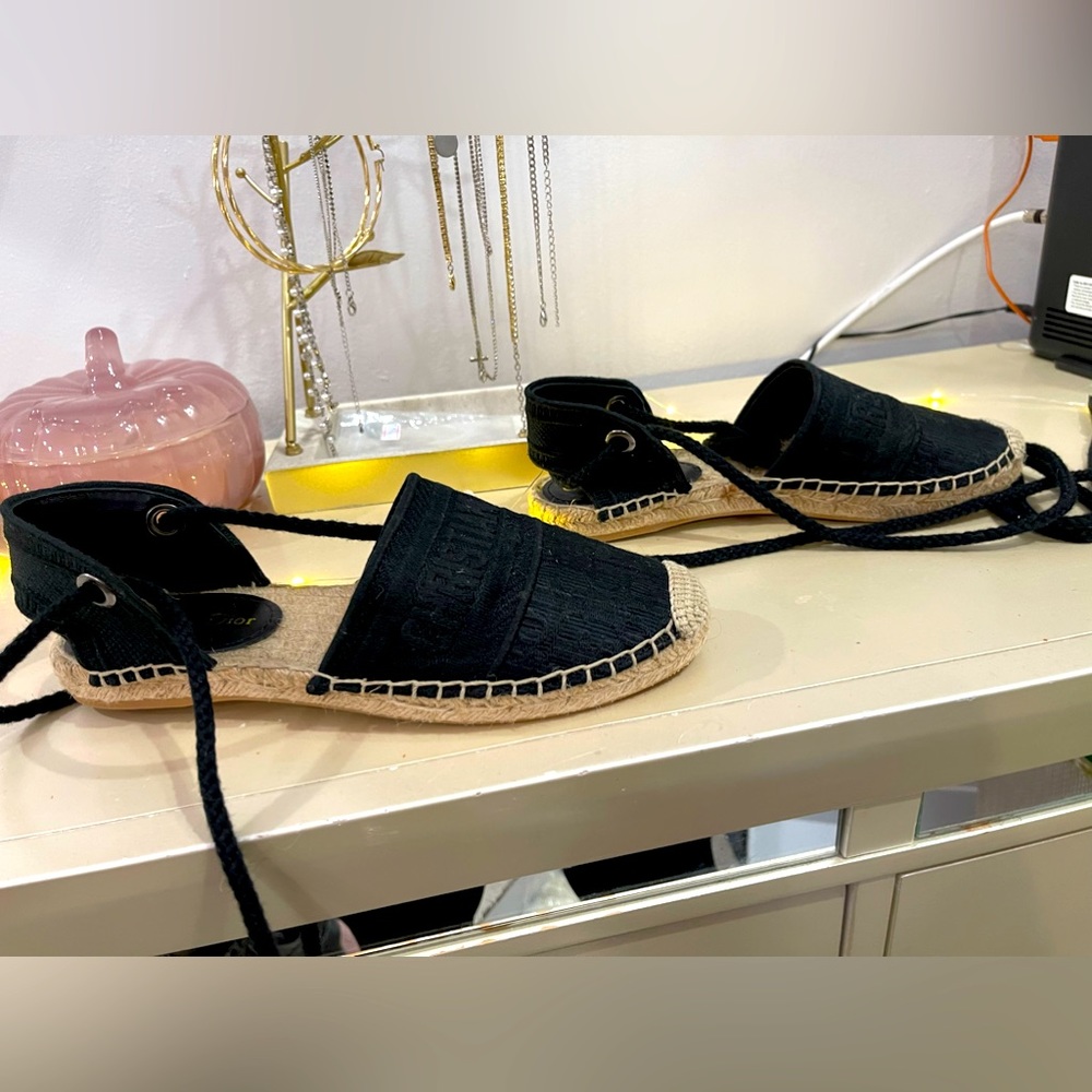 Very nice summer shoes, never worn